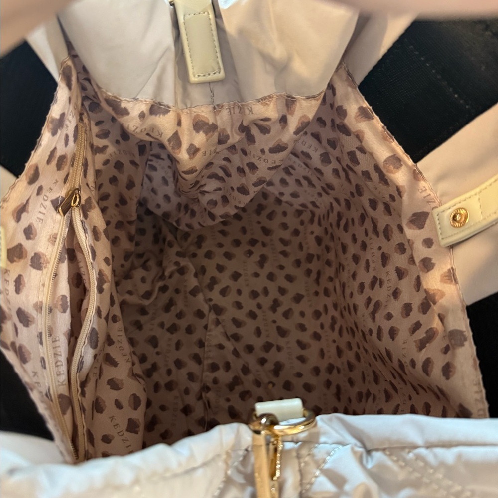 Elegant Quilted Hobo Bag light grey - Picture 4 of 4